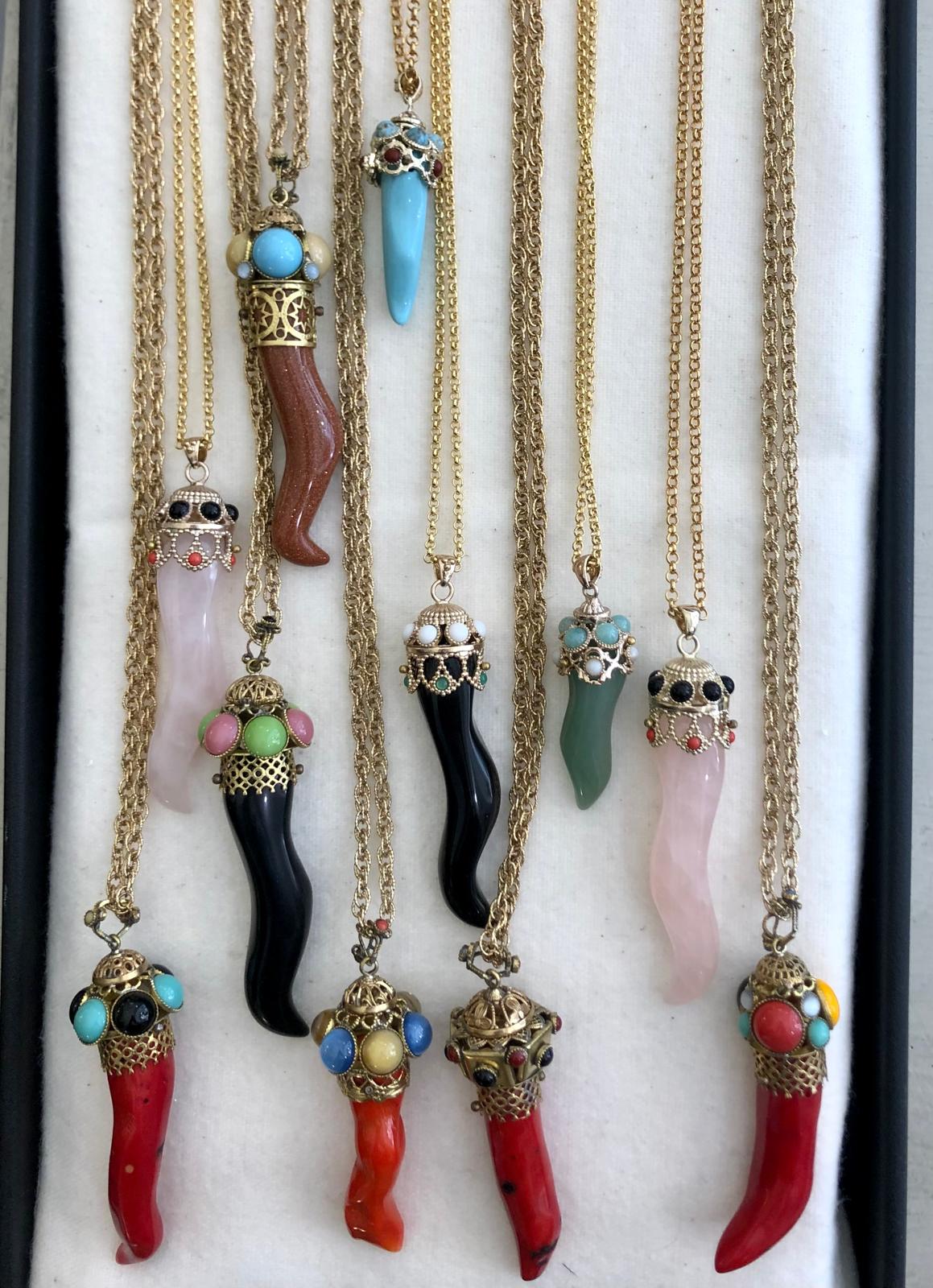 Accessori donna – collane con cornetti portafortuna