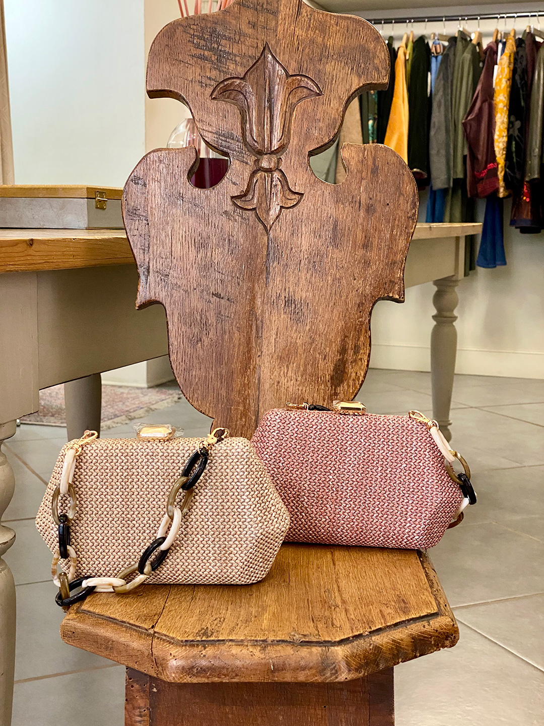 Accessori donna – pochette in rafia e rosa